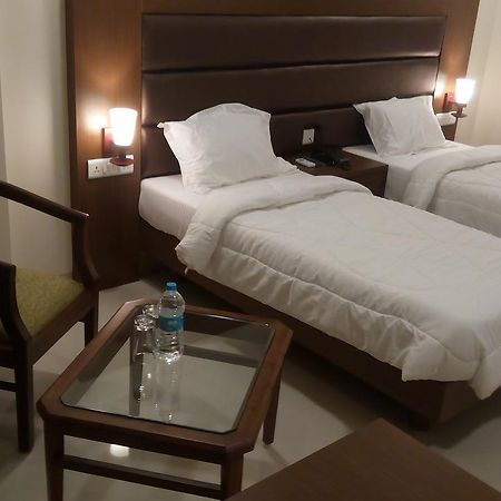 Hotel The Metropole Phase II Lonavala Buitenkant foto