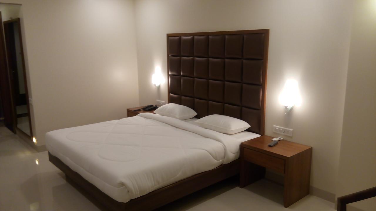 Hotel The Metropole Phase II Lonavala Buitenkant foto