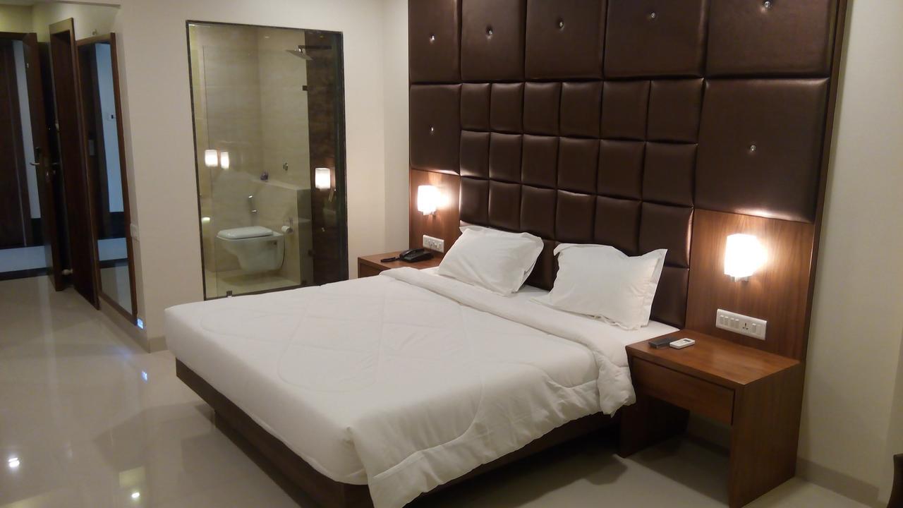 Hotel The Metropole Phase II Lonavala Buitenkant foto