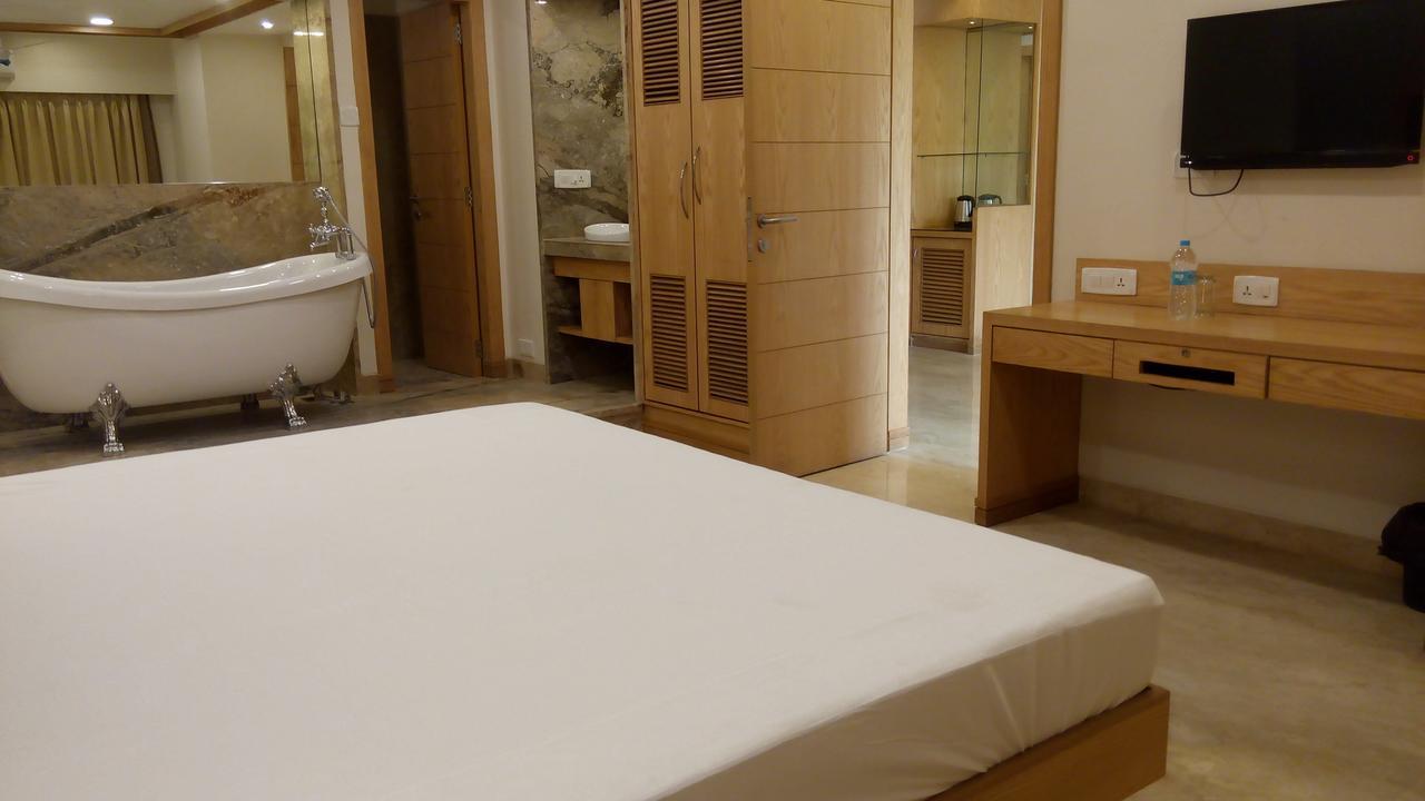 Hotel The Metropole Phase II Lonavala Buitenkant foto