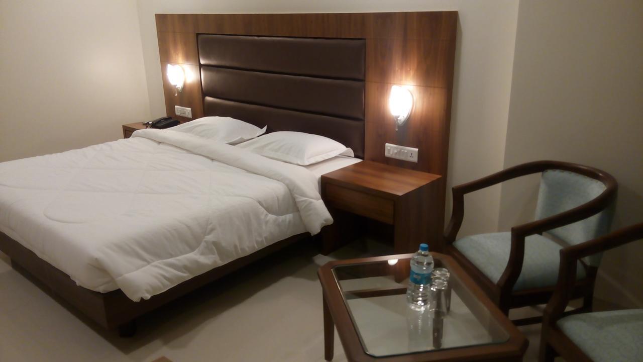 Hotel The Metropole Phase II Lonavala Buitenkant foto