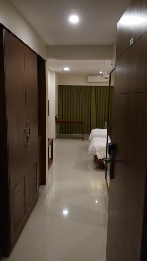 Hotel The Metropole Phase II Lonavala Buitenkant foto
