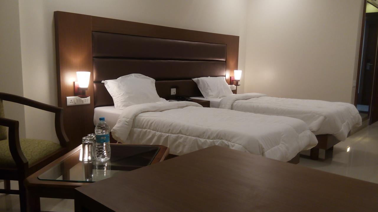 Hotel The Metropole Phase II Lonavala Buitenkant foto