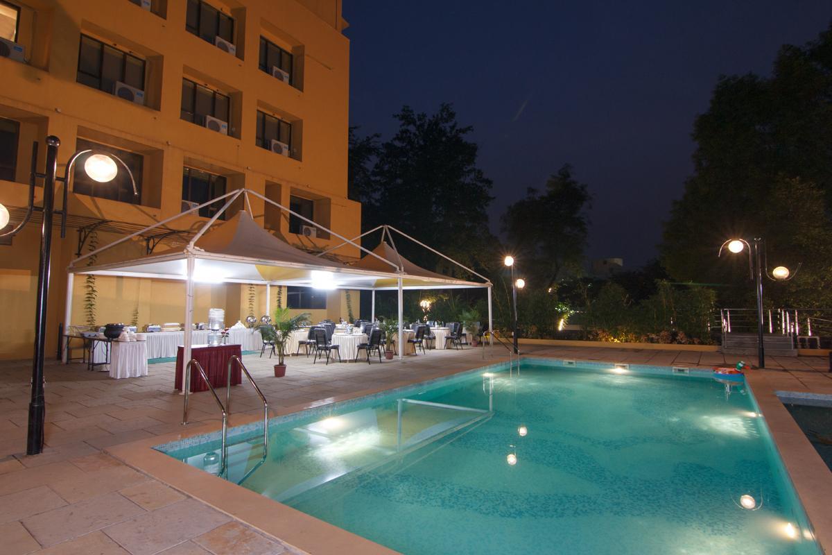 Hotel The Metropole Phase II Lonavala Buitenkant foto